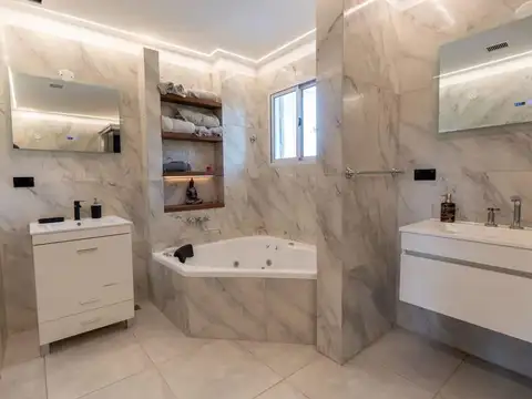 Casa en venta - 3 Dormitorios 3 Baños - Ensenada