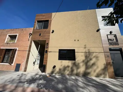 Dúplex a estrenar con balcón en moderno complejo céntrico