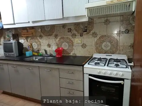 CASA LOTE PROPIO- PATIO -TERRAZA Y QUINCHO.