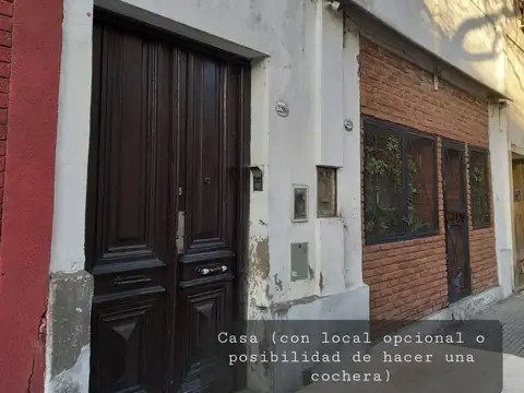 CASA LOTE PROPIO- PATIO -TERRAZA Y QUINCHO.  