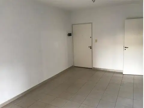 3 AMBIENTES AMPLIO Y EN EXCELENTE ESTADO A METROS DE LA AVDA