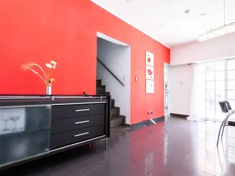 CASA 4 AMBIENTES CON COCHERA , QUINCHO Y PILETA 