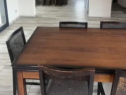 Casa 6 ambientes con 2 baños