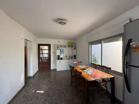 CASA EN VENTA EN BRAGADO CON PATIO Y GARAJE