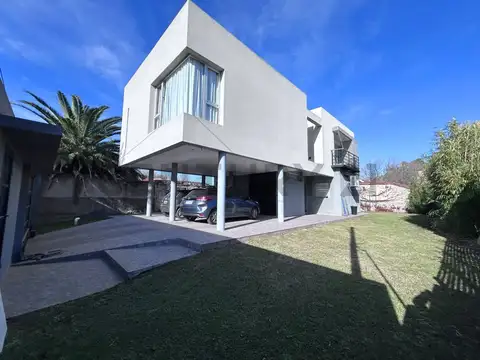 Venta Casa de 4 Dormitorios en Villa del Plata, Punta Lara, Ensenada