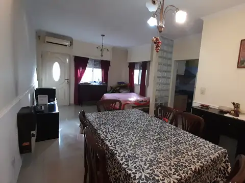 Casa 5 ambientes con 1 baño