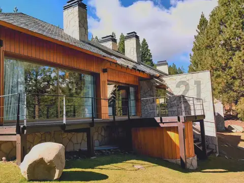 Casa 10 ambientes con 5 baños