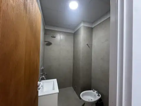 Nave Industrial y Logística de 1.700 m2 en Alquiler - Camino Imperiale 2487