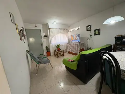 Depto Tipo Casa 5 ambientes con 2 baños