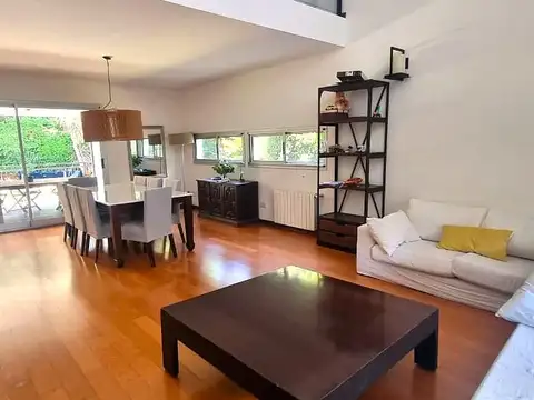 Casa 5 ambientes con 4 baños