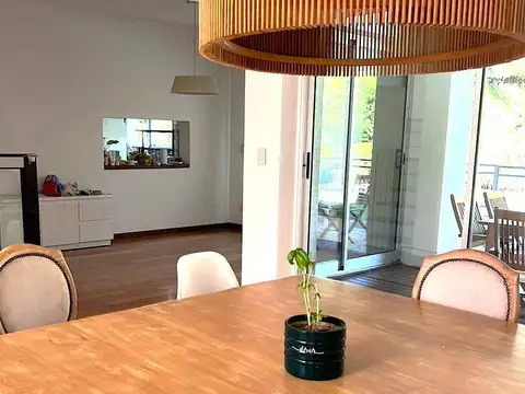 Casa 4 ambientes con 3 baños