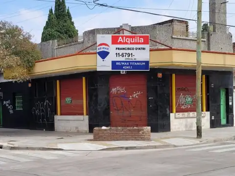 ALQUILER AMPLIO LOCAL EN ESQUINA BANFIELD