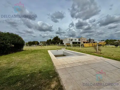Casa en Venta con 3 cocheras