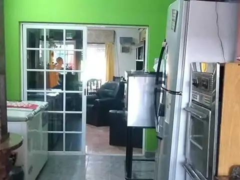 Casa en venta - 3 Dormitorios 1 Baño - Merlo