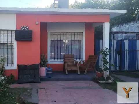 Casa en venta - 3 Dormitorios 1 Baño - Merlo