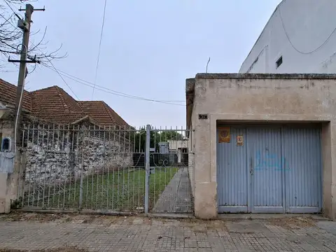 VENTA CASA/LOTE RAMOS MEJIA EXCELENTE UBICACION 