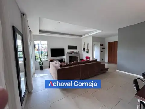 Casa 5 ambientes con 3 baños