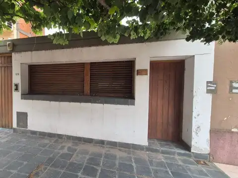 CASA EN VENTA EN CHACABUCO CON PILETA