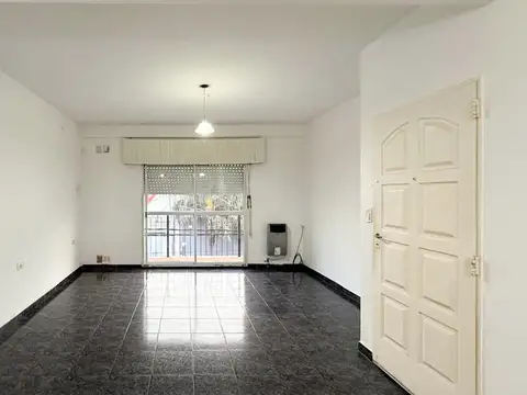 Julian Castro 1600, Piso 1