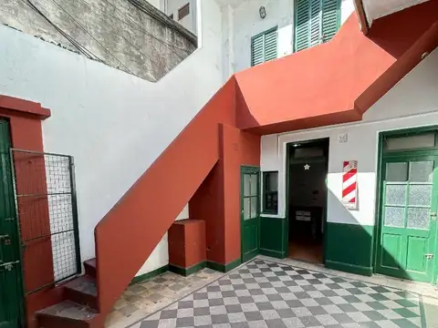 PH sobre Avenida de 6 ambientes con DESTINO COMERCIAL