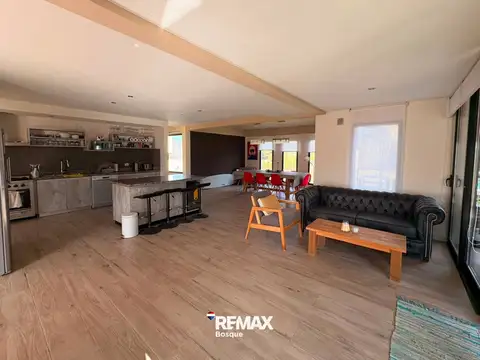 Casa 6 ambientes con 4 baños