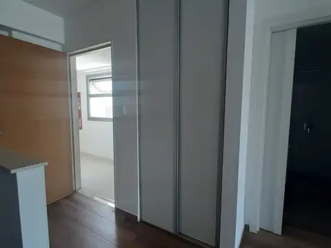 Coronel Ramón Lorenzo Falcón 5100, Piso 1