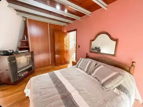 Casa en Venta con 3 cocheras