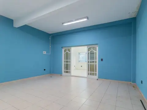 VENTA DE CASA EN 2 PLANTAS 4 AMBIENTES C/2 PATIOS EN BANFIELD ESTE