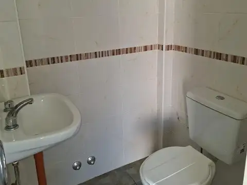 HERMOSO DUPLEX INMEJORABLE UBICACION CON COCHERA  