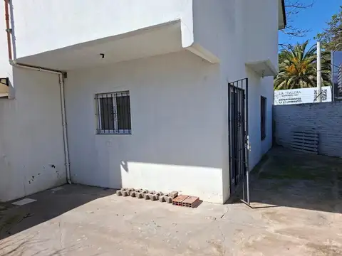 Depto Tipo Casa en Alquiler con 1 cocheras
