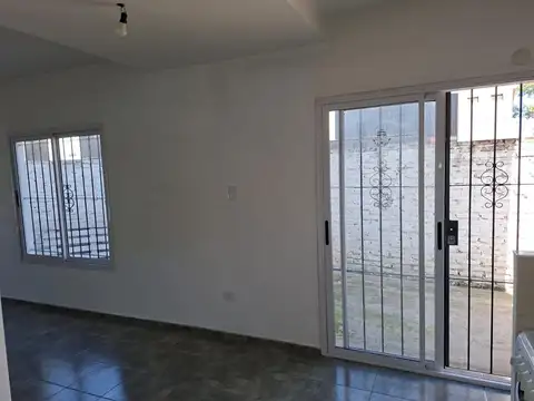 Depto Tipo Casa en Alquiler de 2 dormitorios