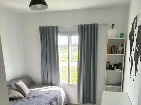 Casa de 4 ambientes amoblada en Fincas de San Vicente Sporting. Ruta 58 y Av. Juan Pablo II.