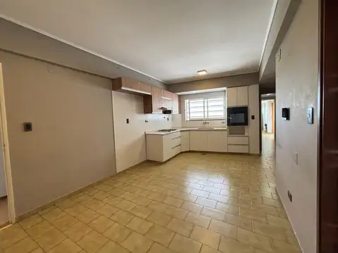 Departamento 6 ambientes con 3 baños