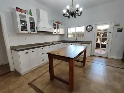Casa en Venta con 4 cocheras