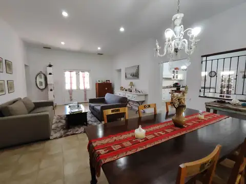 Casa 5 ambientes con 3 baños