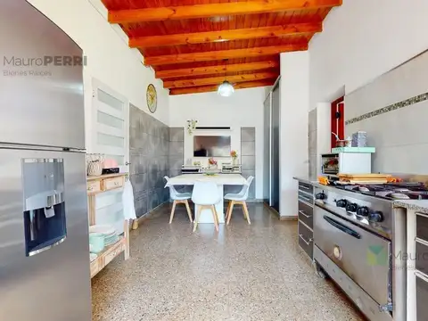 Casa en Venta con 3 cocheras