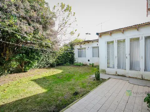 Casa 6 ambientes con 2 baños