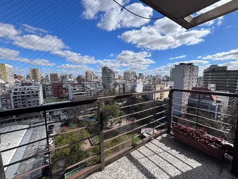3 AMBIENTES CTFTE C/ BALCON - COCHERA FIJA Y CUBIERTA
