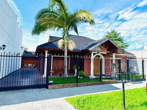 Casa tipo chalet impecable en venta.