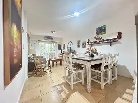 VENTA CASA TRIPLEX 4 AMBIENTES PATIO BELLA VISTA