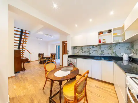 Casa 7 ambientes con 3 baños