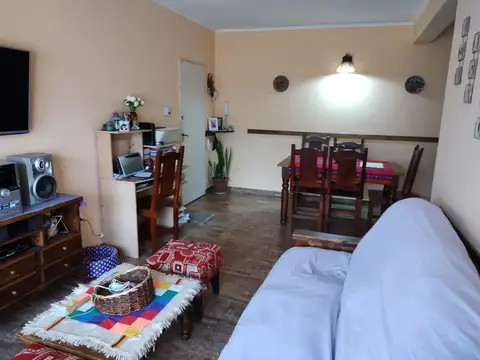 Departamento de 3 ambientes con cochera. Complejo Petroleros