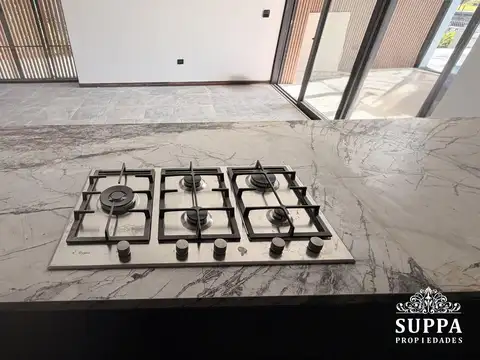Casa en Venta con 5 cocheras