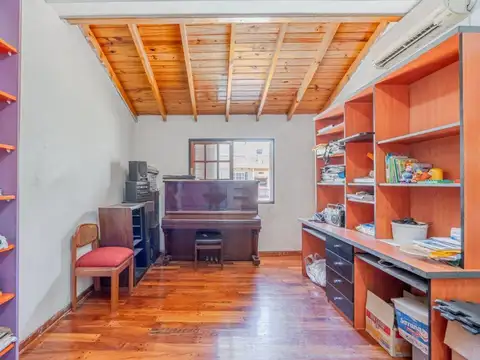 Casa 4 ambientes con 2 baños