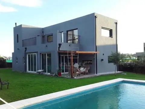 Casa 5 ambientes con 3 baños