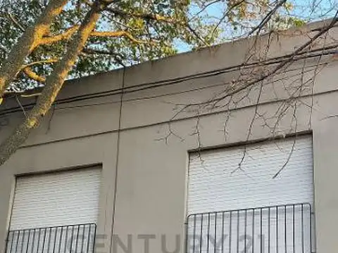 12 entre 529 y 530 200, Piso 0