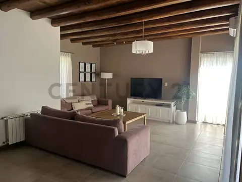 Casa 6 ambientes con 3 baños