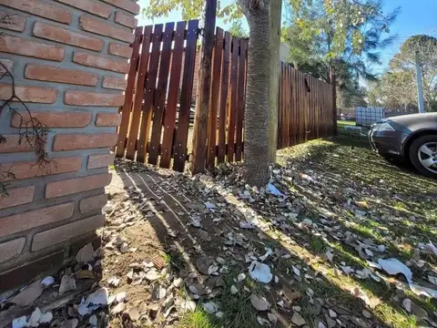 CASA 4 AMB. CON PILETA EN BARRIO SEMI CERRADO