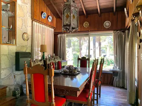 Casa en Alquiler con 2 cocheras