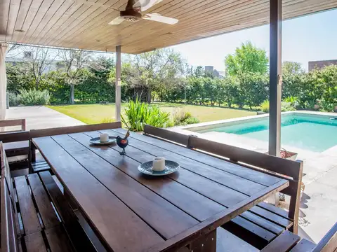 Casa 3 dormitorios Puerto Roldan con pileta